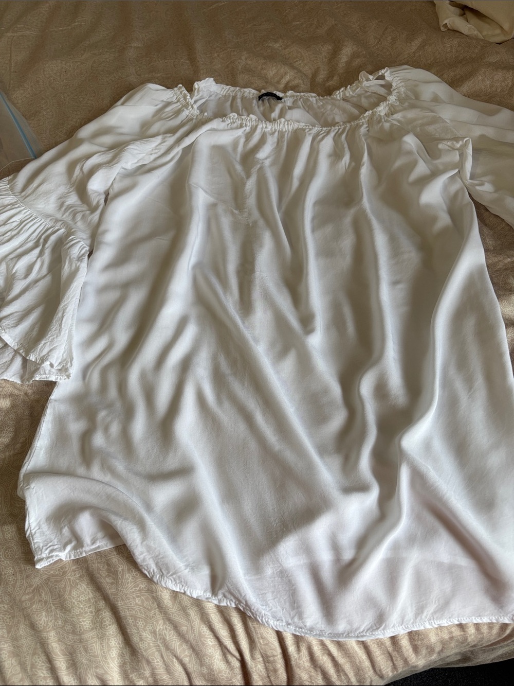 VENUS White Off-Shoulder Peasant Poet  Blouse